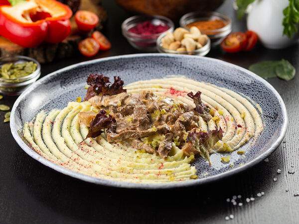 Kedr - Строганов из телятины с муссами из картофеля и сельдерея