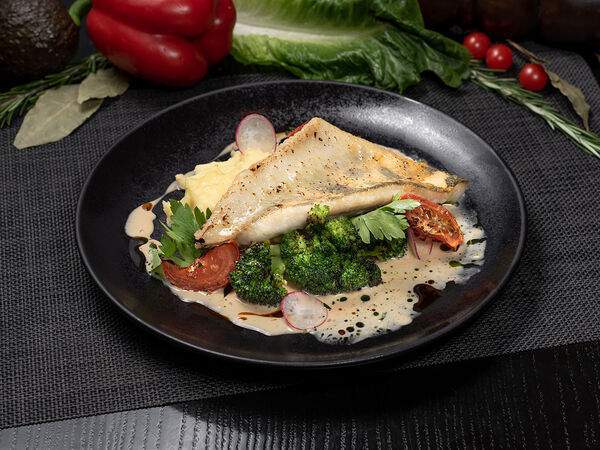 Британника - Филе судака с копченым картофельным пюре