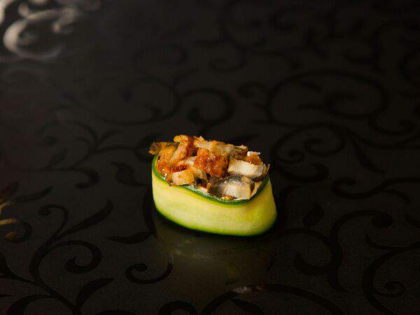 Sushi-country - Гункан острый с угрем и огурцом