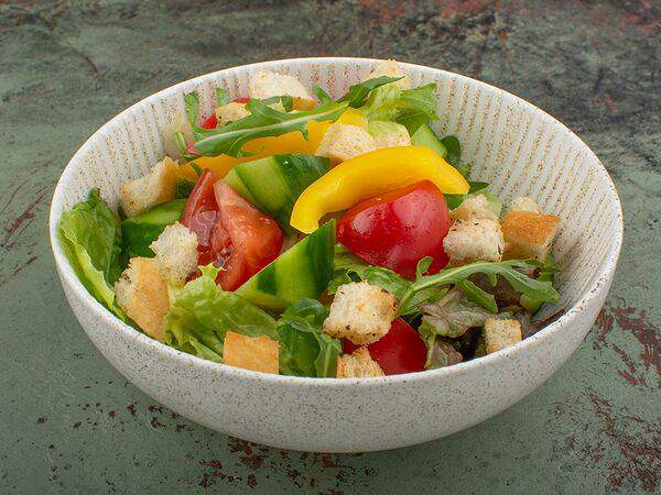 Гастроном - Салат с гренками и зеленью