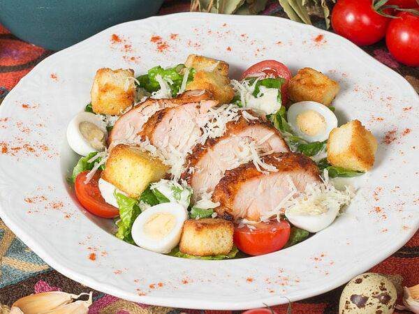 Мушмула - Салат Цезаридзе с цыпленком-гриль