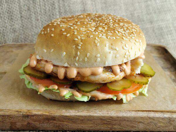 Burger Hunter - Бургер Кармелита с куриным филе