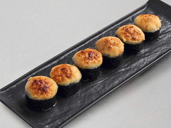 Mojo - Ролл запеченный с лососем и сырным соусом