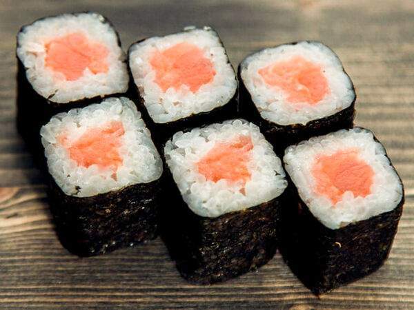 Неместные. Доставка еды и напитков - Ролл Спайс с лососем