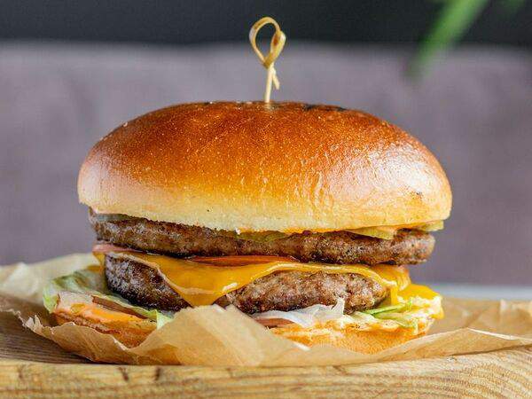 Gagarin Gastro Bar - Двойной бургер с говядиной