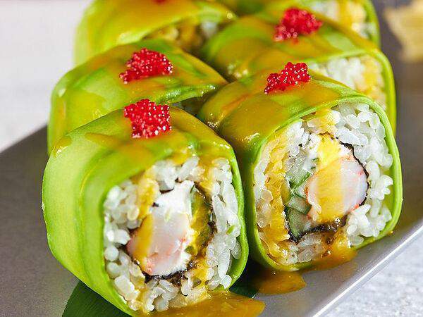 Китайский ресторан Дружба - Ролл с креветкой и авокадо с соусом манго