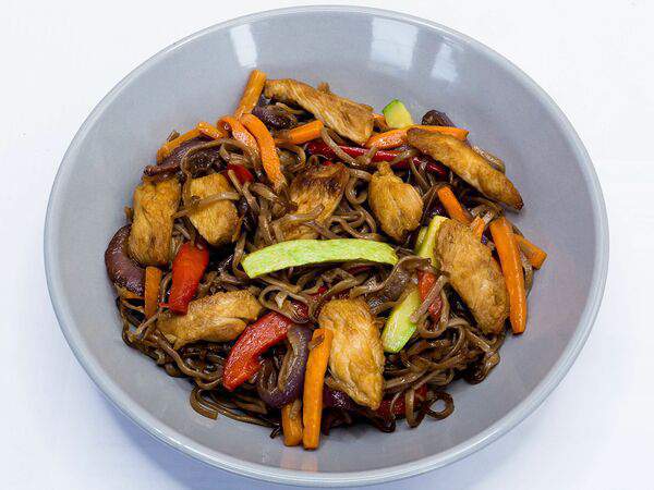 Good Wok - Соба с курицей