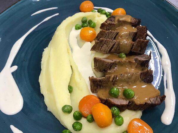 The Room - Телятина с пюре с печеной морковью