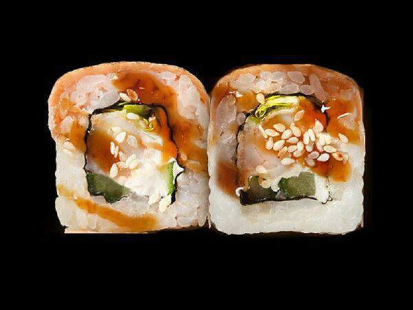 Fabrika - Ролл с опаленным лососем и креветкой в кляре