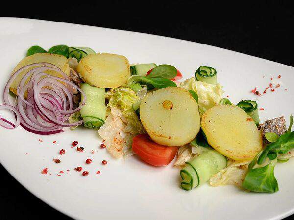 Урал Тау на Гоголя - Теплый салат с молодым ягненком