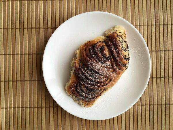 Кафе Мария - Булочка с маком (устрица)