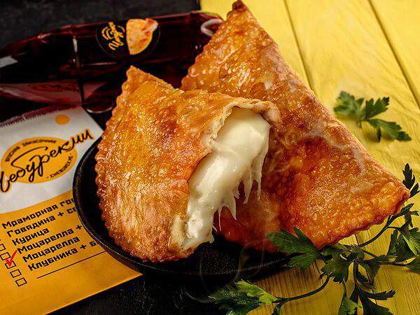 Чебурекми - Чебурек с моцареллой и ветчиной