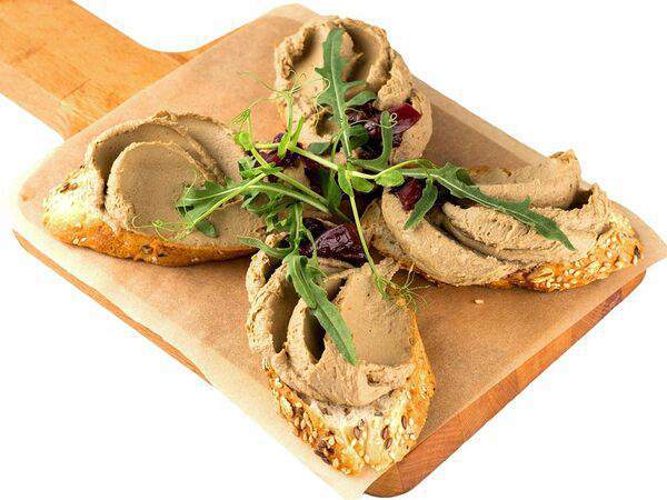 Grillage - Брускетта с паштетом из печени цесарки