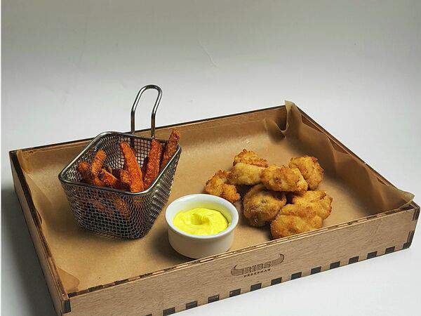 Ribs - Хрустящая курочка с бататом и морковью фри