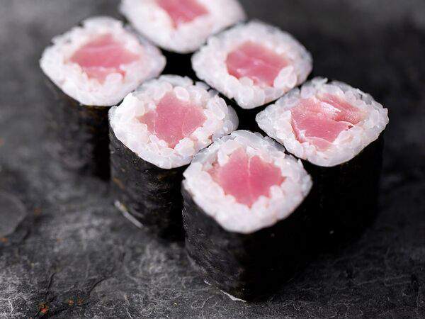 Godzilla sushi - Классический ролл с тунцом