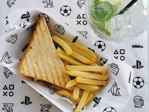 Плойка - Комбо с сэндвичем и классический лимонад