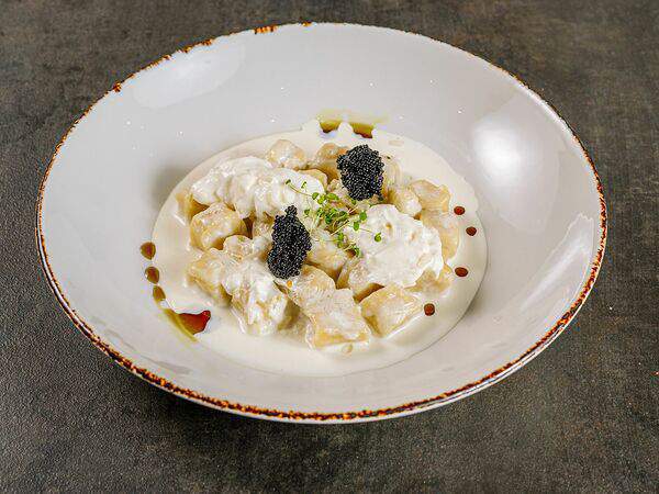 12 - Ньокки со страчателлой и черной икрой