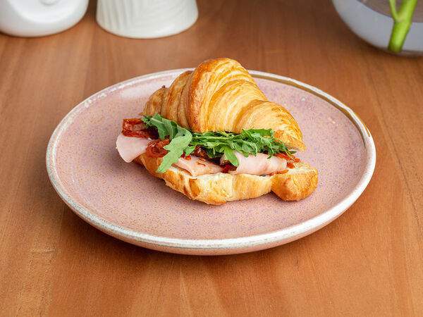Nuga - Круассан с ветчиной и горгондзолой