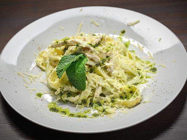 МясоТесто - Феттуччине с куриным филе в ароматном соусе