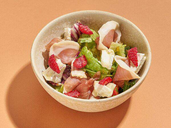 Мука & Вода - Салат с прошутто, мостардой и козьим сыром