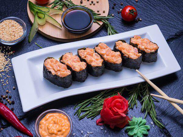 Sushi & Susi - Гункан с лососем
