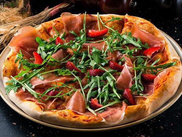 Березка - Пицца с пармской ветчиной и клубникой
