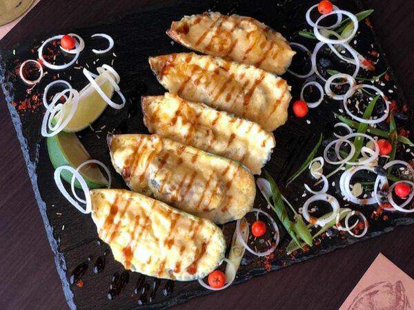 Бекон Restobar - Мидии Киви запечённые с сыром