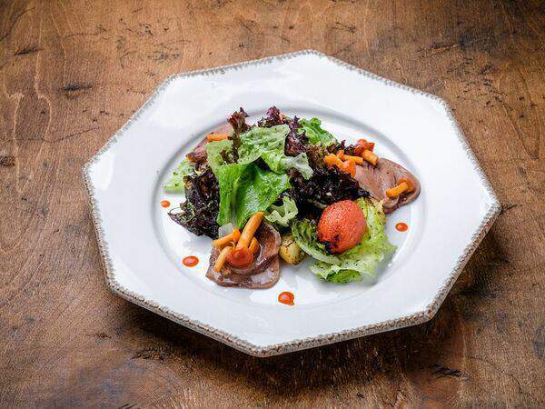 Уголек - Салат с языком и маринованными опятами