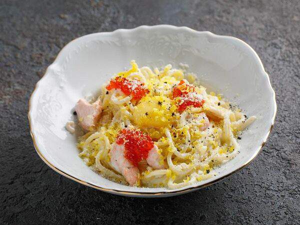 Ресторан Каре - Спагетти с лососем и морепродуктами