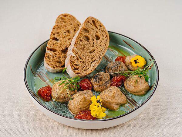 Trattoria 23 - Паштет из куриной печени с вареньем из томатов