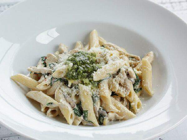 Традиции вкуса - Пенне со шпинатом и курицей