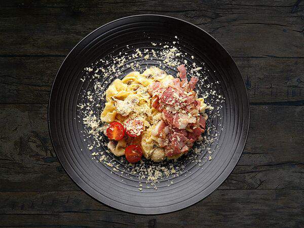 Kinza House - Феттуччине с беконом и грибами