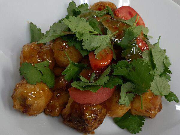 Вок кафе - Тёплый салат из баклажана темпура с помидорами