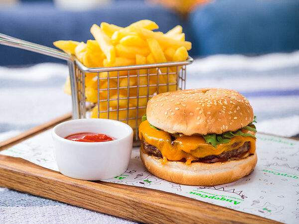 АндерСон - Бургер с мраморной говядиной, горчичным соусом и листьями шпината