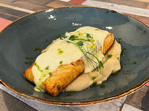 Pulcinella - Филе семги с пюре из корня сельдерея