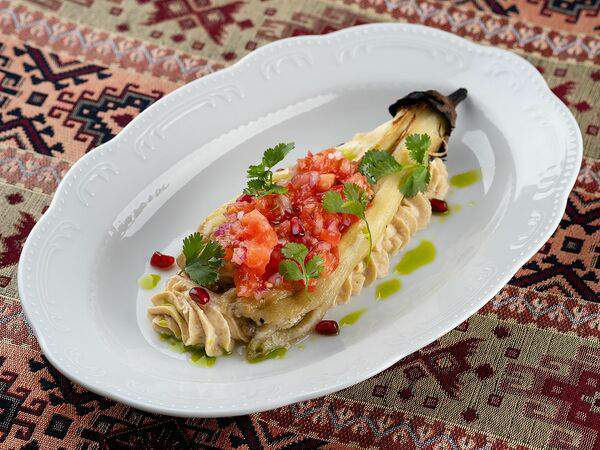 Мечты - Хумус с баклажаном и печеной сальсой