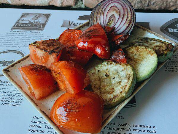 Вепрево колено - Овощи гриль