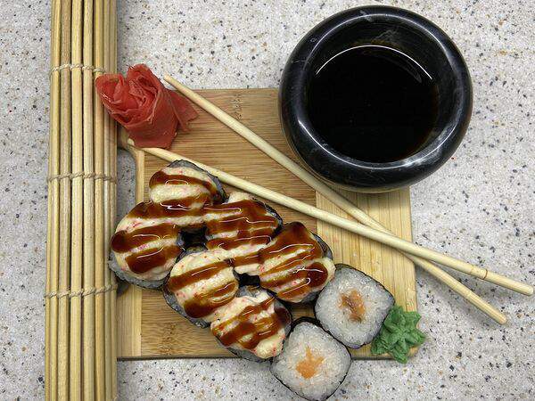 Скушай Суши - Запеченный ролл хотатей яки