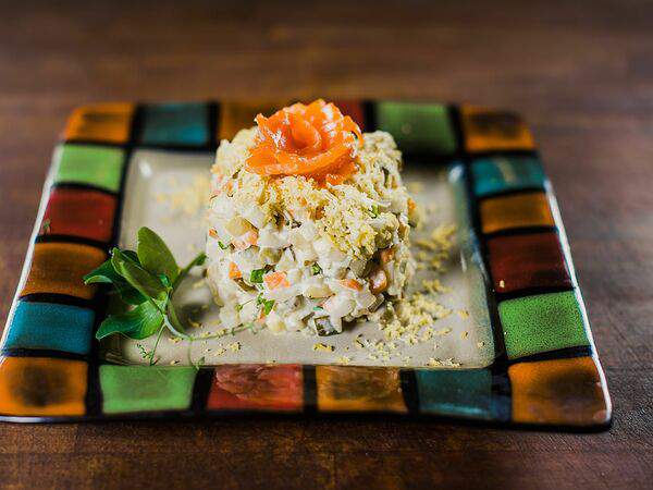 Толстый гусь - Салат Оливье с соленой форелью