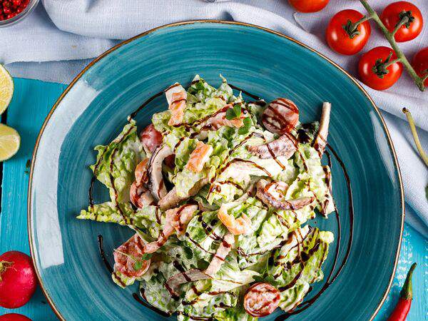 Фьюжн - Салат с лососем и угрем