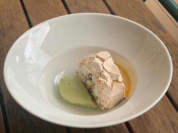 Беллуччи - Меренговый рулет с маракуйя и фисташками