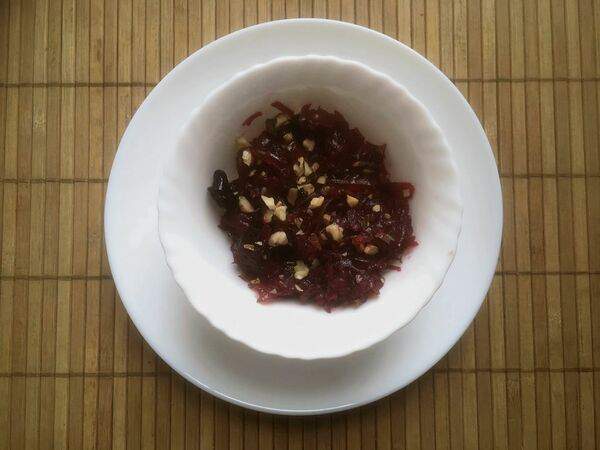 Кафе Мария - Салат из свеклы с черносливом и орехами