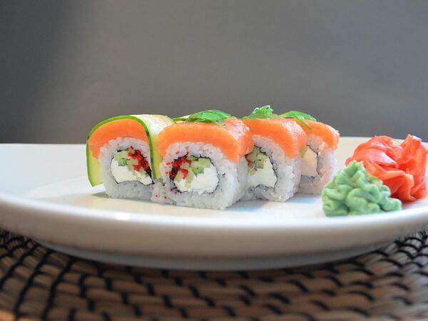 Вок кафе - Роллы с лососем