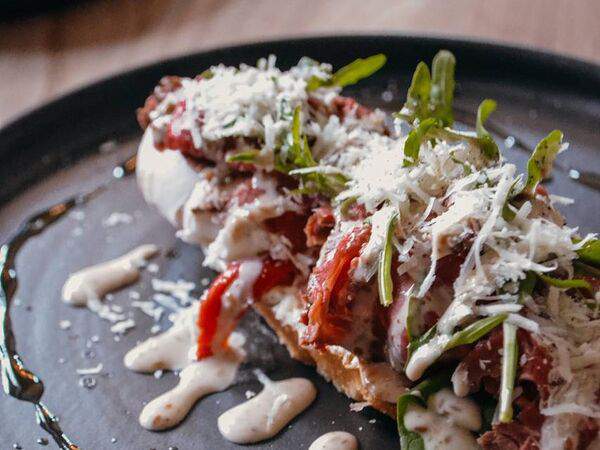 Garderob - Брускетта с говядиной на чиабатте