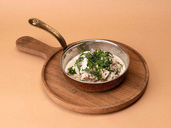 МА: Грузия + Италия - Курица по-шкмерски в сливочно-чесночном соусе