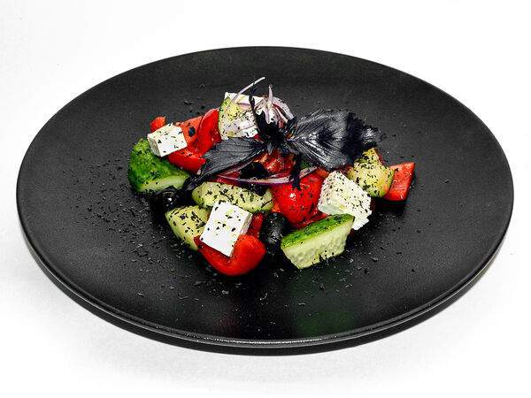 Mangall cafe - Овощной салат с имеретинским сыром