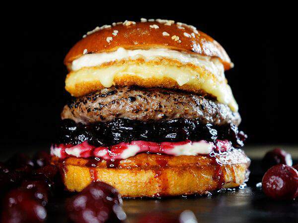 Крафт-кафе Вжарим - Бургер Cherry-камамбер