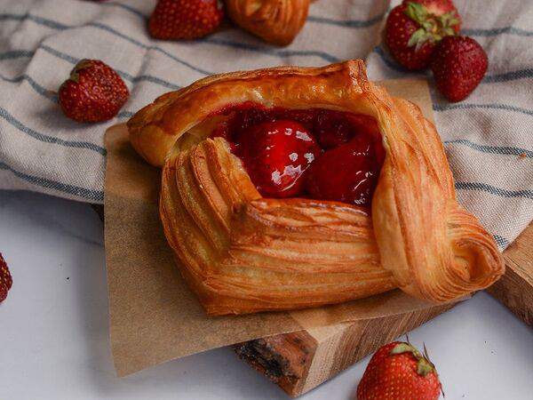 Лакма - Слойка с клубникой