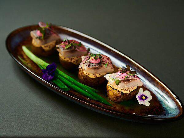 Terrace - Филе сельди с картофелем конфи и свежим луком