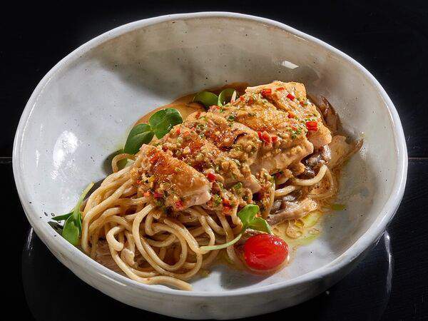 Осака - Жареный цыплёнок, китайская лапша, сливочный соус кальби